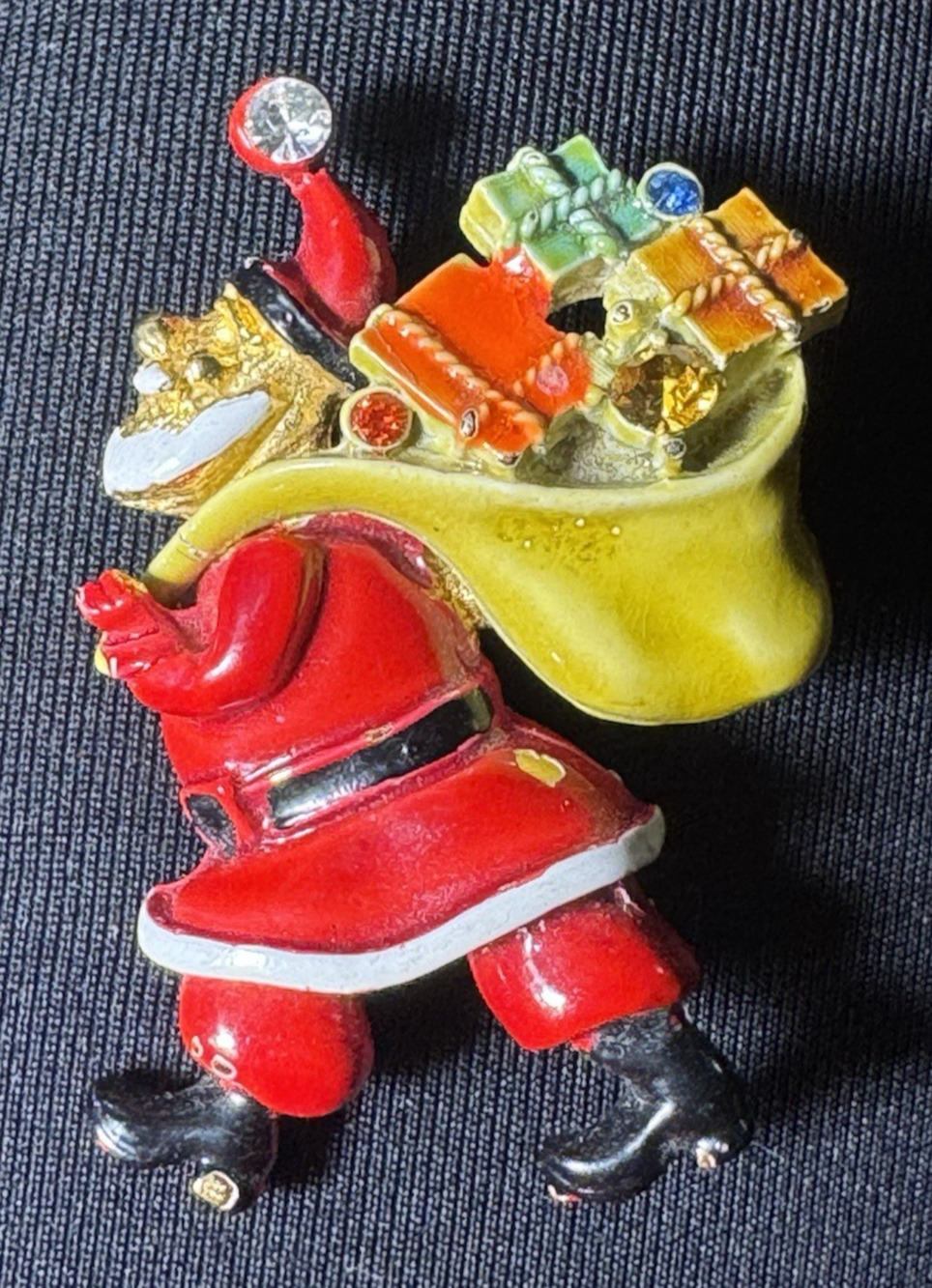 50's MODE ART Santa Claus Red Enamel Pin Brooch Gift Bag Vintage Christmas Pin